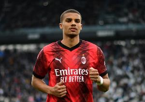 记者：拜仁和药厂有意米兰后卫佳夫，转会费预计2500-3000万欧