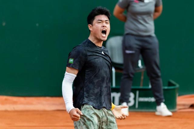 高尔夫等赛事直播-吴易昺学得快 商竣程扫得猛 中国男网红土有惊喜